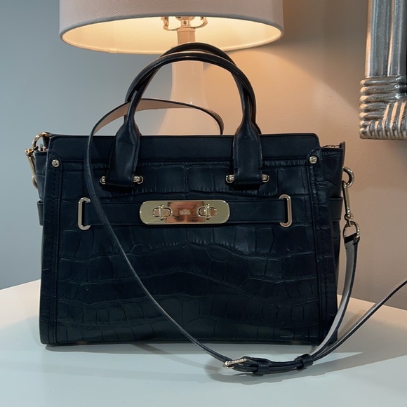 Beautiful Coach Black Croc Embossed Swagger Bag - Picture 3 of 6